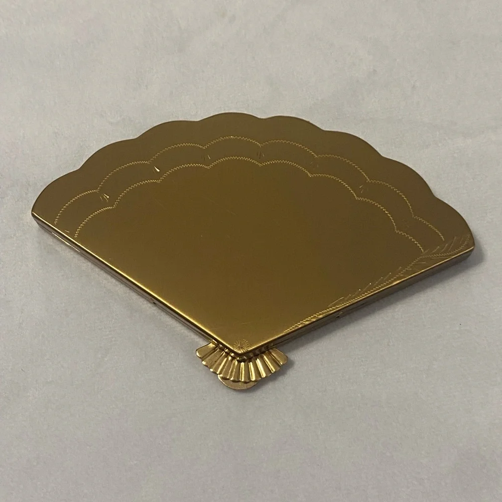 RARE 1940s Gold Henriette Mirror Compact with Etched Design - Picture 2 of 16